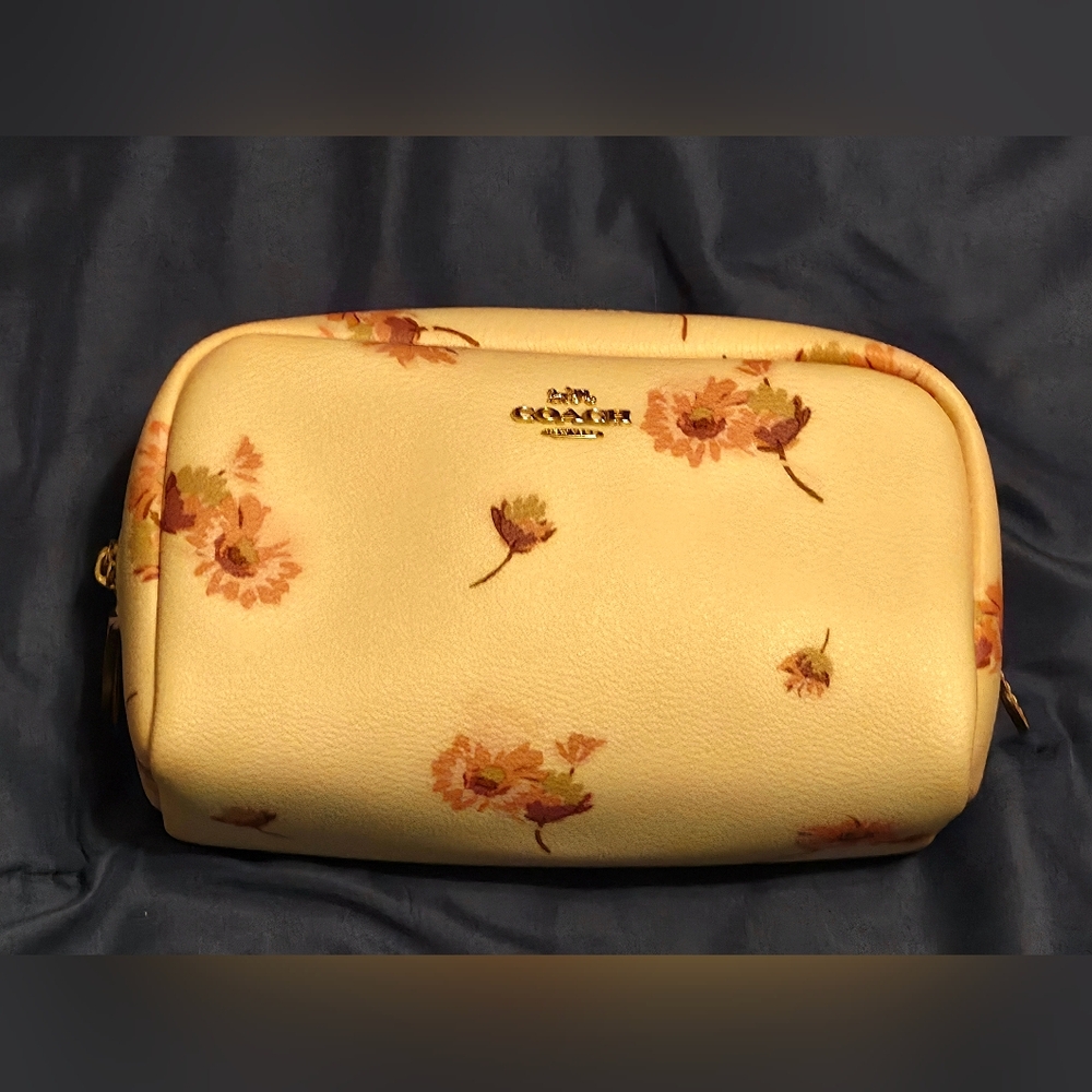 NWOT Coach Japan Exclusive Floral Cosmetic Case C3299 – Rare Limited Edition